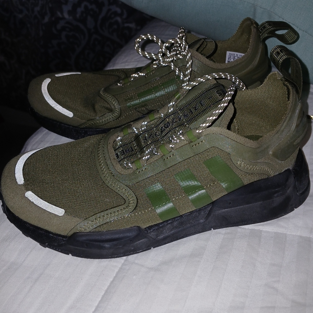 3 bands adidas shoes